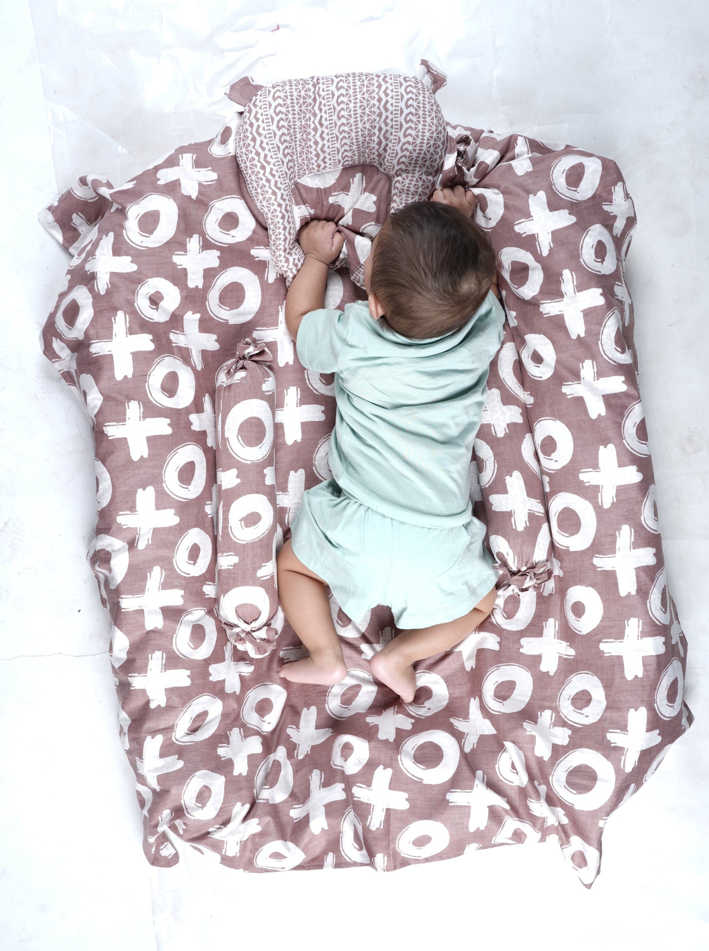 Cocoa Crisscross Comfort Cotton Gaddi Set