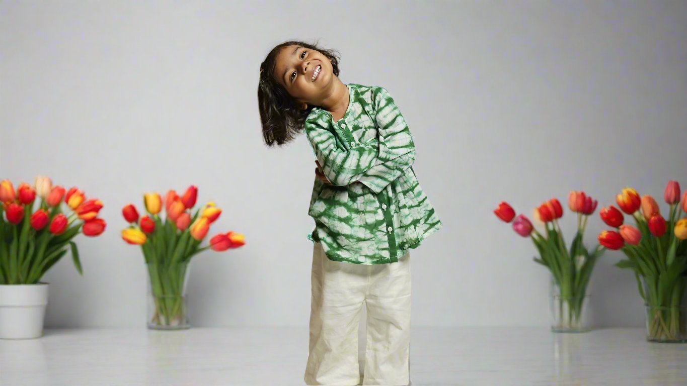 Green Breeze Tunic Palazzo Set: Girl Cub Twisting