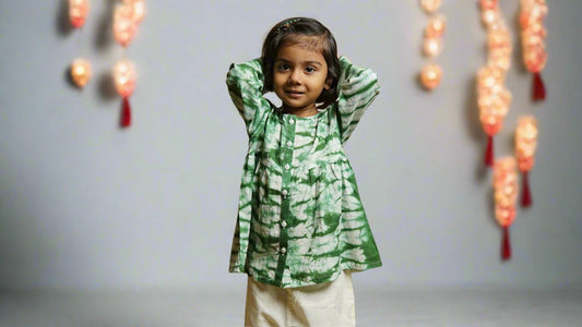 Green Breeze Tunic Palazzo Set: Girl Cub Posing